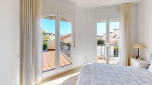 3 dormitorios, tabla de planchar con plancha, wifi gratis y ropa de cama