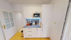 Réfrigérateur, micro-ondes, four, lave-vaisselle