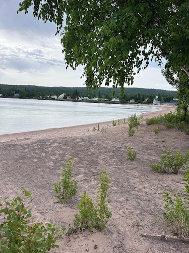 Relax at our Cozy Cottage in the heart of Eagle Harbor