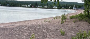 Relax at our Cozy Cottage in the heart of Eagle Harbor 