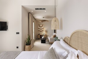 Deluxe Suite, 1 Queen Bed with Sofa bed, Hot Tub, Ocean View