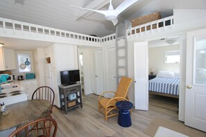 2 bedrooms, iron/ironing board, free WiFi - Beachland K (Sandwich)