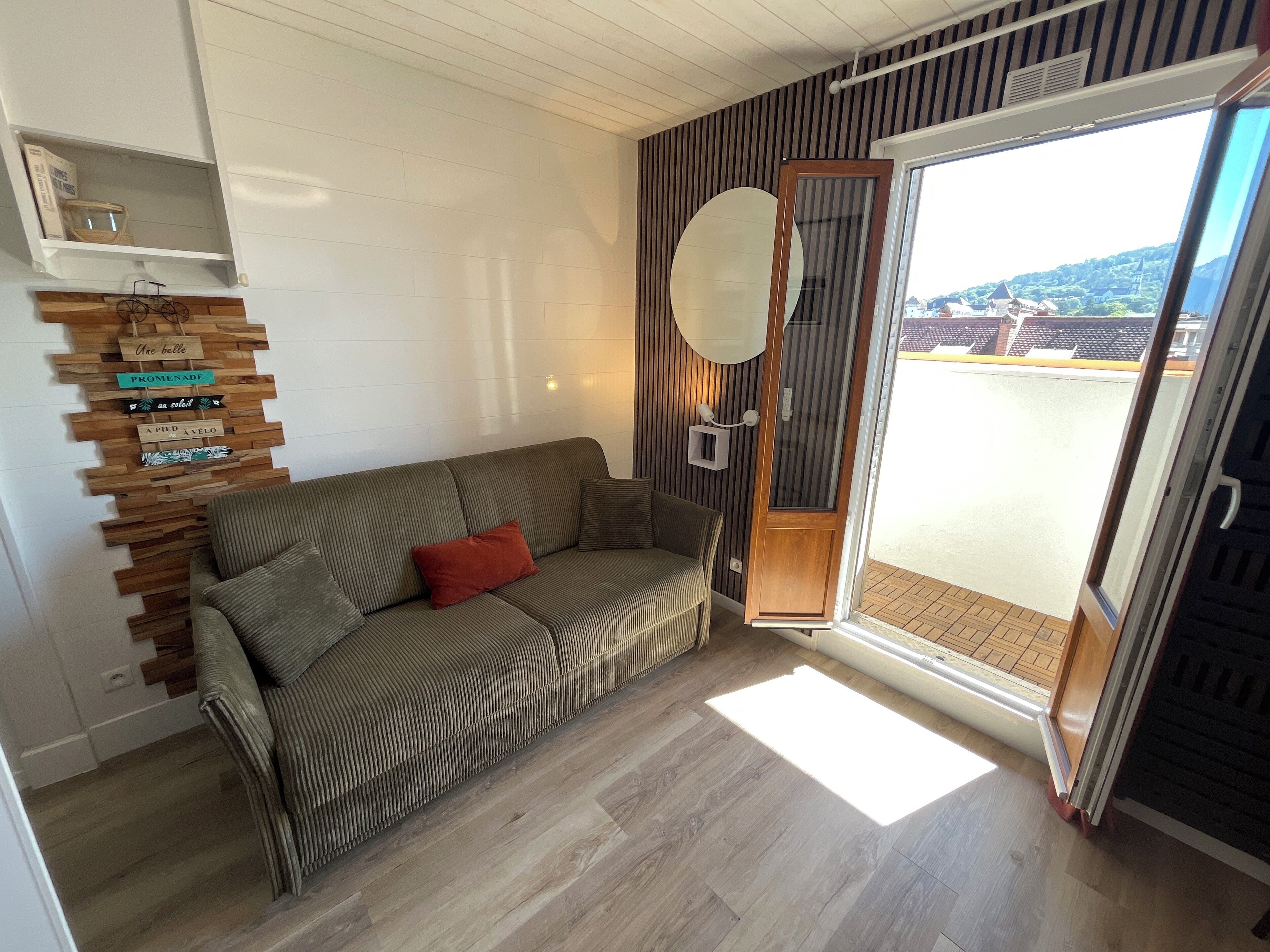 Top Floor, Balcony With Mountain Views And Sunrise. With Elevator. - Annecy
