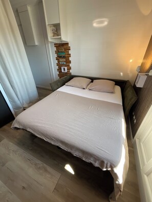 1 makuuhuone, työpöytä, silitysrauta/-lauta, ilmainen Wi-Fi