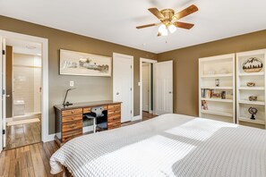 A bedroom with a large bed, a desk, a wardrobe, and a bookshelf. - 10 min to Asheville, private 2 acres w/ huge deck and sleeps 10! (Asheville)