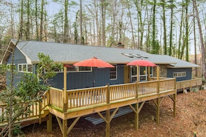 Exterior - 10 min to Asheville, private 2 acres w/ huge deck and sleeps 10! (Asheville)