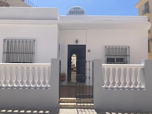 Front of property - Hostal Avenida by Bossh! Hotels (Chipiona)