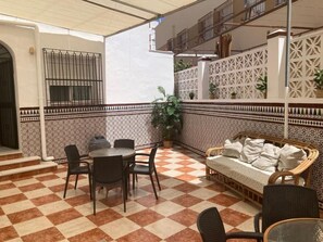 Terrace/patio - Hostal Avenida by Bossh! Hotels (Chipiona)
