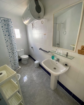 Basic Double or Twin Room - Hostal Avenida by Bossh! Hotels (Chipiona)