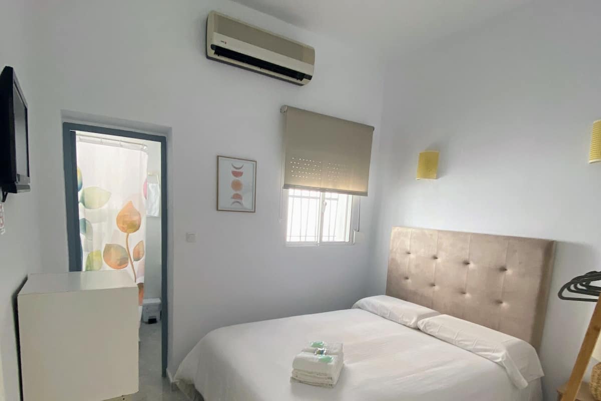Economy Room | 1 bedroom, free WiFi