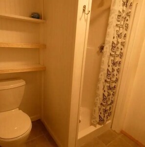 Haartrockner, Seife, Shampoo, Toilettenpapier