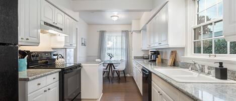 Fridge, oven, stovetop, coffee/tea maker