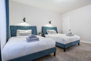 3 Schlafzimmer, Schreibtisch, Bügeleisen/Bügelbrett, WLAN