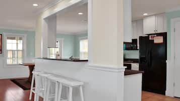 House, Multiple Beds (Cape Dreamin') | Private kitchen | Oven, toaster