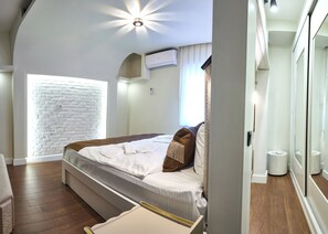 Suite Deluxe | Sábanas de algodón egipcio y ropa de cama de alta calidad