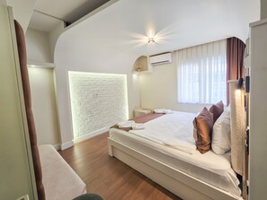 Penthouse | Egyptian cotton sheets, premium bedding, memory foam beds, in-room safe - Taksim By Aydın Suite Hotel (Istanbul)