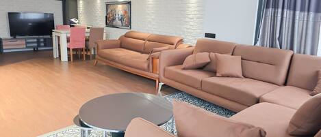 頂層客房 | 客廳 | 30 吋LCD 電視連有線電視頻道