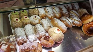 تناول الطعام داخل الغرفة