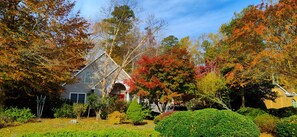 Exterior - Tour Historic Gloucester Courthouse - walk to Main Street! (Gloucester)