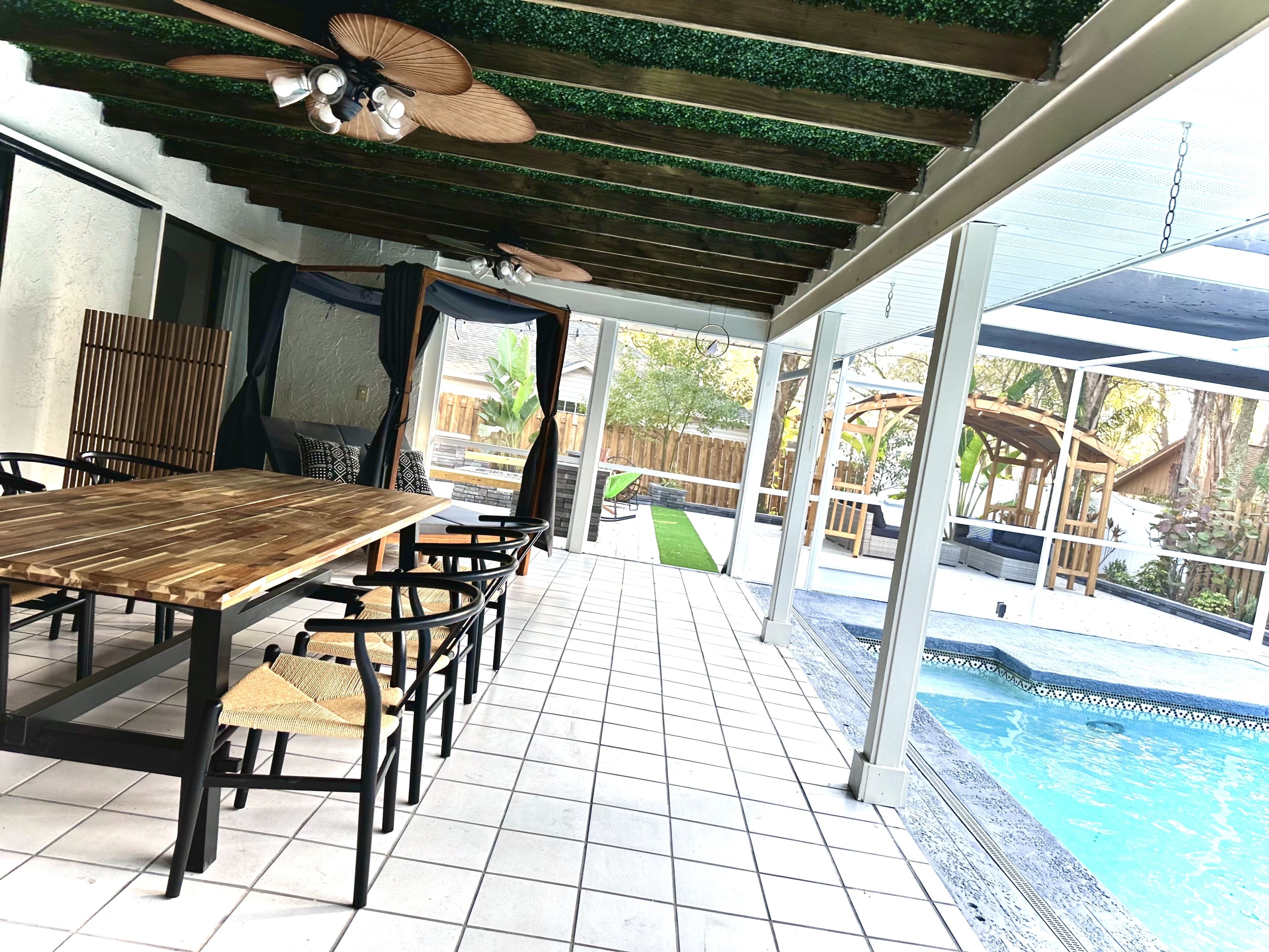 Outdoor dining