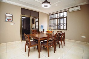 Dining - Edna's Place (Sakumono)