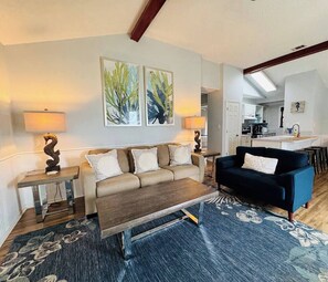 TV, fireplace, table tennis, stereo