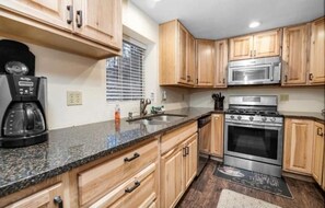 Geschirrspüler, Kochgeschirr/Geschirr/Besteck, Küchenrolle