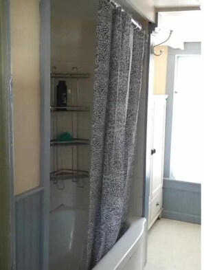 Haartrockner, Seife, Shampoo, Toilettenpapier
