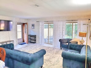 TV - Airfield Escape Perfect for TDY stays! 30 night (Biloxi)