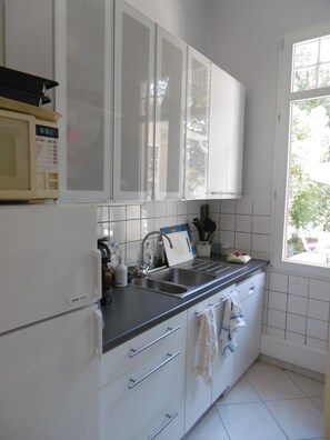 Fridge, microwave, oven, stovetop - Villa au Pyla à 150 m de la Plage (La Teste-de-Buch)