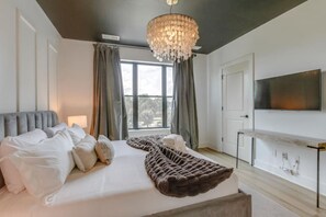 4 bedrooms, desk, iron/ironing board, travel crib