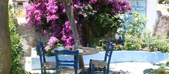 Imposing townhouse in the centre of Methoni, 400 metres from beach and Castle.