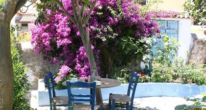 Imposing townhouse in the centre of Methoni, 400 metres from beach and Castle.