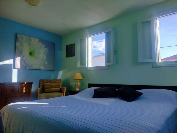 3 makuuhuonetta, silitysrauta/-lauta, Wi-Fi, vuodevaatteet