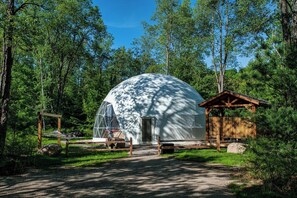 Exterior - Traverse City - Luxury on the Edge -13 (Williamsburg)