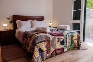 3 bedrooms, iron/ironing board, WiFi, bed sheets - A peaceful, relaxing place with privileged view of the sea. (Tabua)