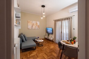 Living area - Romantic apartment - 4 minutes from Acropolis museum  (Athina)