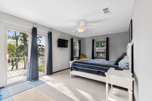 4 bedrooms, desk, iron/ironing board, free WiFi