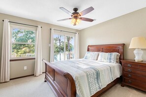4 bedrooms, desk, iron/ironing board, free WiFi