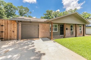 Exterior - Newly Remodeled 3BR | Walk to Stadium + Parking (Arlington)
