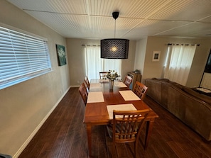 Dining - 15-min Walk to Stadium w/ Huge Yard + Firepit (Arlington)