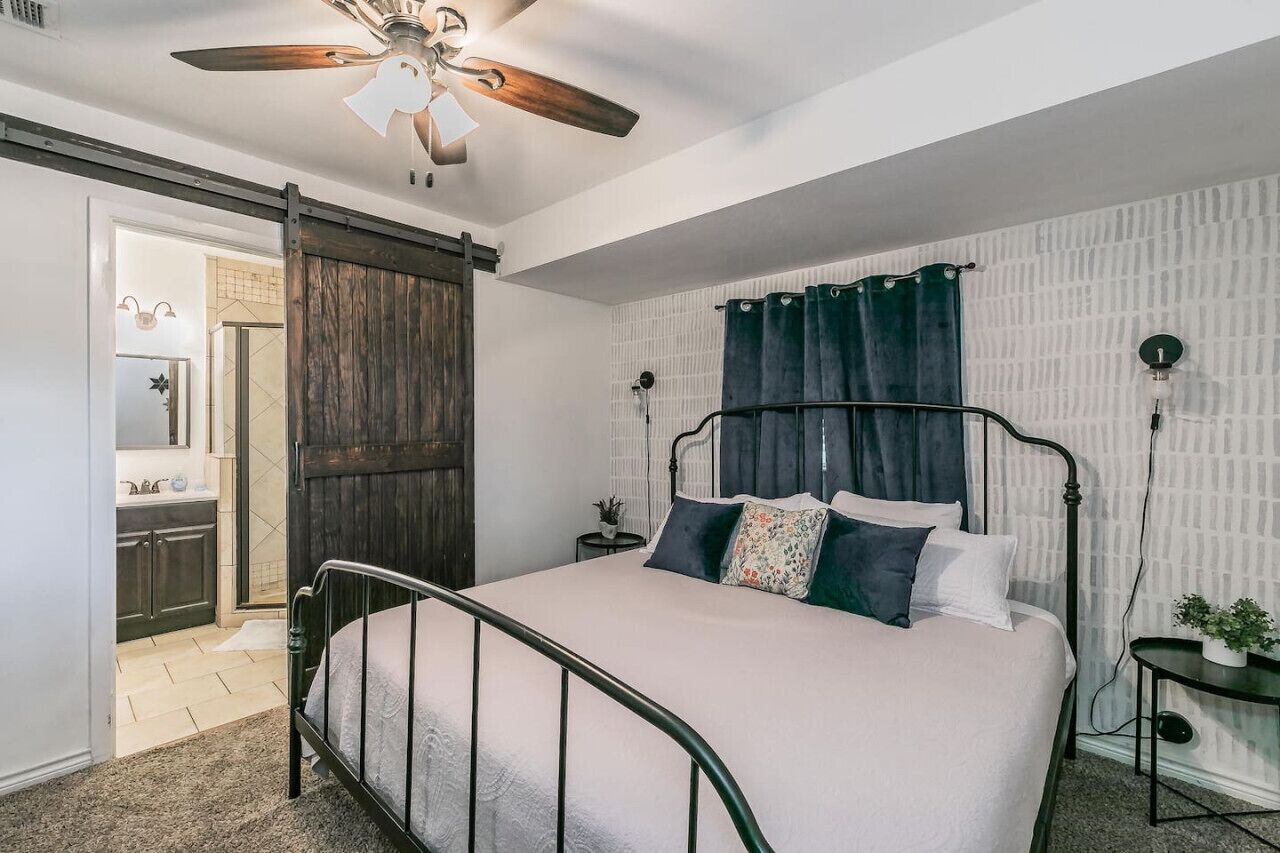 3 多间卧室、办公桌、熨斗/熨衣板、旅行婴儿床