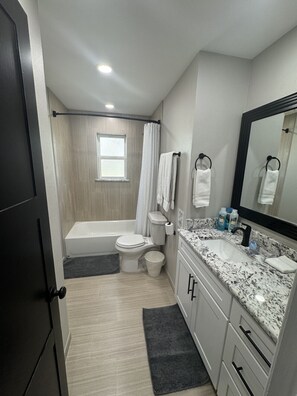 Hair dryer, towels - 15-min Walk to Stadium w/ Huge Yard + Firepit (Arlington)