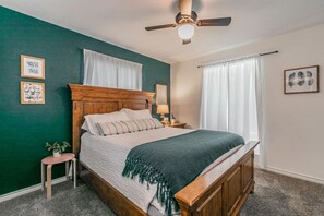 3 bedrooms, desk, iron/ironing board, travel crib