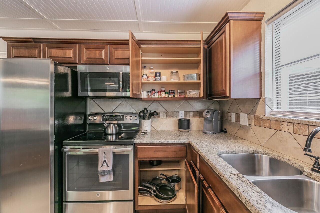 冰箱、微波炉、烤箱、炉灶