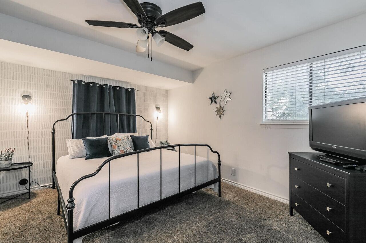 3 多间卧室、办公桌、熨斗/熨衣板、旅行婴儿床