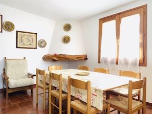 Dining - A 7 Minuti a Piedi Dalla Spiaggia! (Solanas)