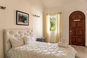 8 bedrooms, WiFi, bed sheets