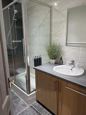 House | Bathroom | Shower, deep soaking tub, hair dryer, towels