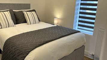 Casa | 3 dormitoris, planxa i posts de planxar, wifi gratuïta i roba de llit